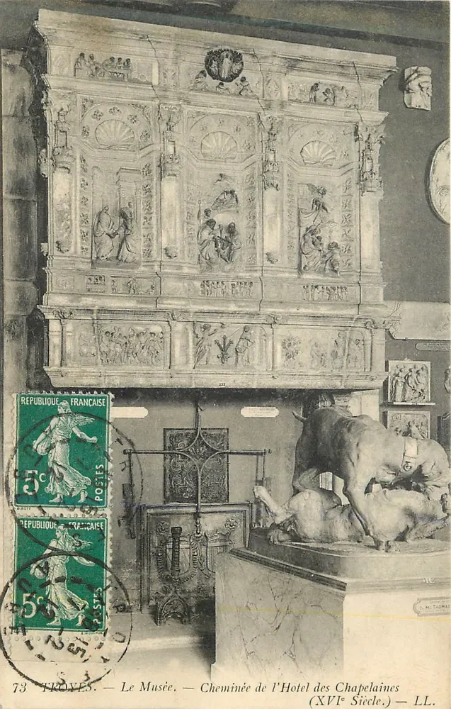 Das Museum — Kamin des Hotels des Chapelaines (16. Jahrhundert) — LL. Thomas - Vorderseite