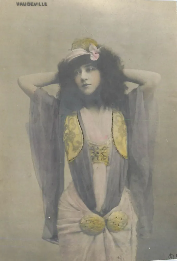 Mulher em traje oriental — Vaudeville — editor Vaudeville, n° 49 - Frente