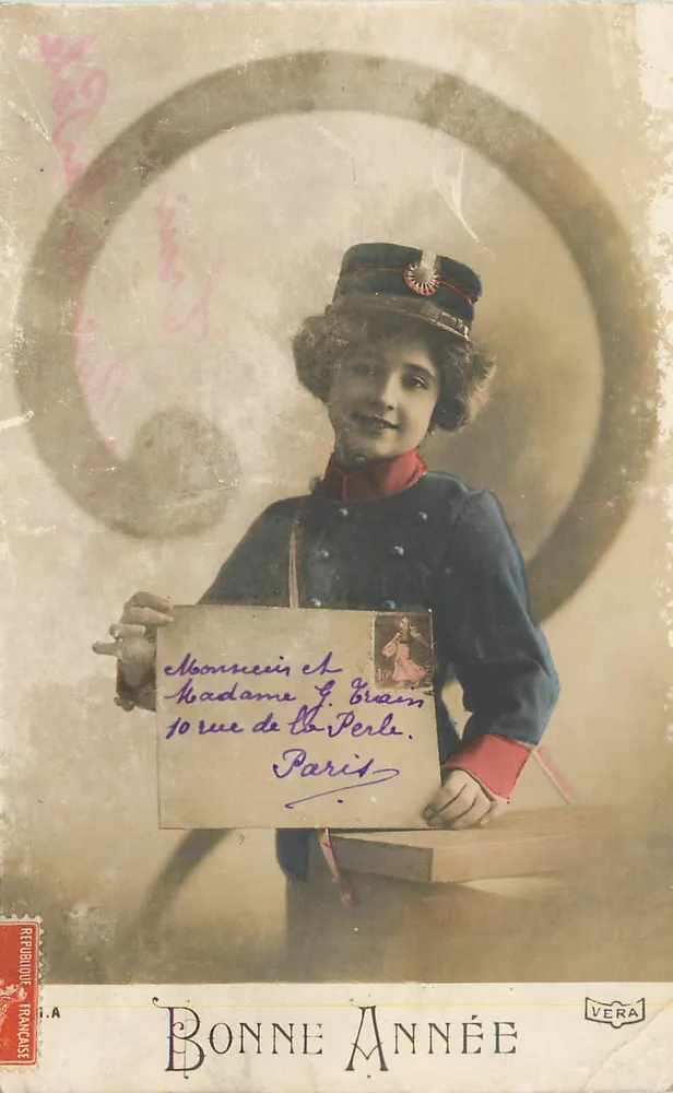 Jovem mulher em uniforme — Boa Ano — Vera - Frente