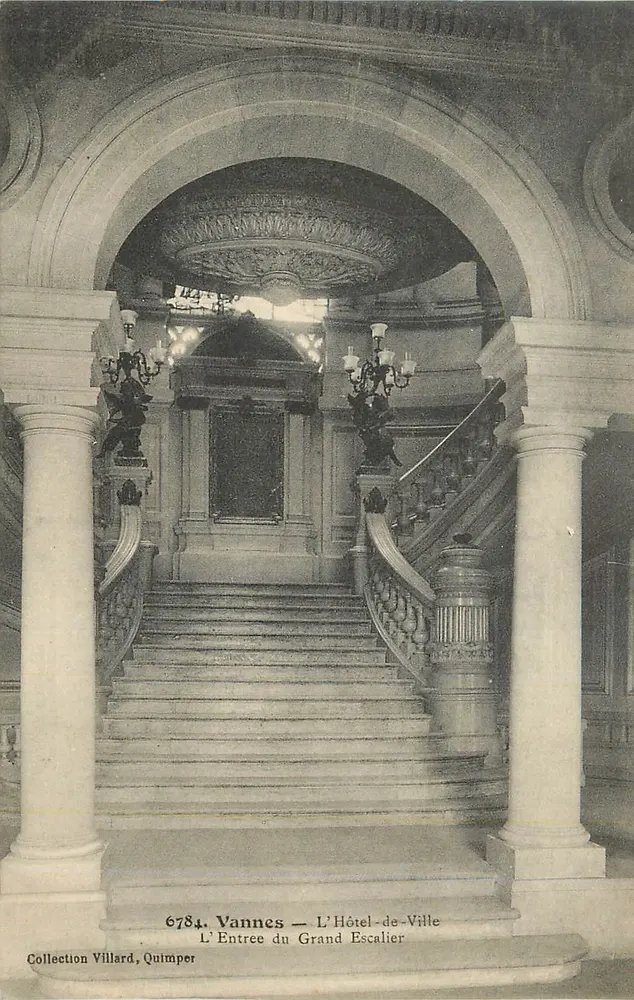 Vannes — Das Rathaus — Der Eingang zum Großen Treppenaufgang — Sammlung Villard, Quimper - Vorderseite