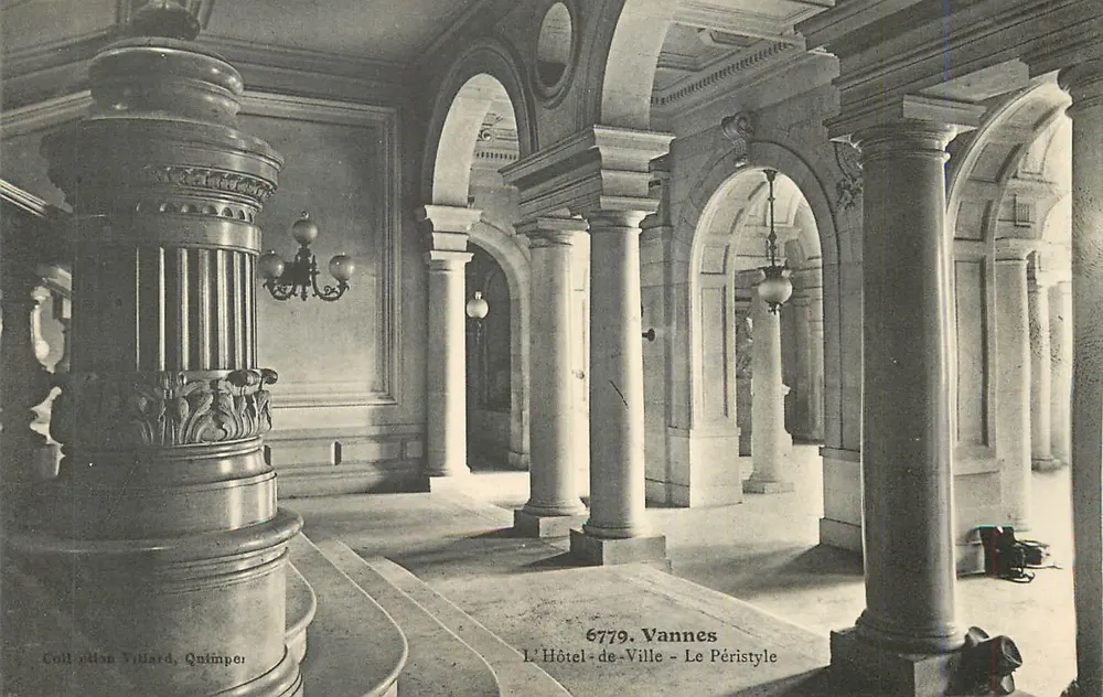 Vannes - O Hotel-de-Ville - O Péristyle — Coll. Allan Villard, Quimper, n° 6779 - Frente