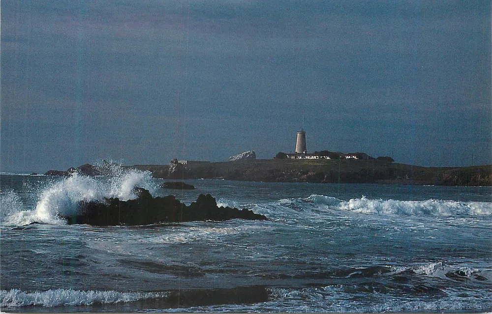 Leuchtturm von Piedras Blancas — gelegen nahe San Simeon, Kalifornien — Verlag John Osterman Wholesale Distribution, Nr. JO-119 - Vorderseite