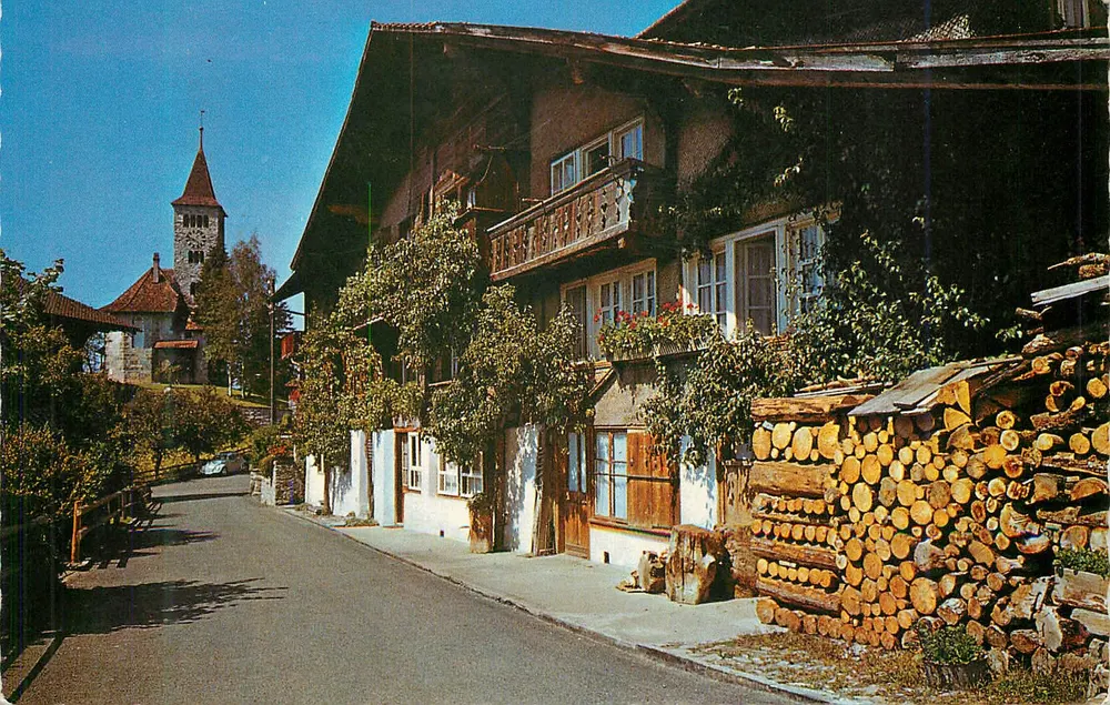 Brienz (at Lake Brienz) — view of the village — Photo Arthur Baur, Oberhofen-Thunersee - Front