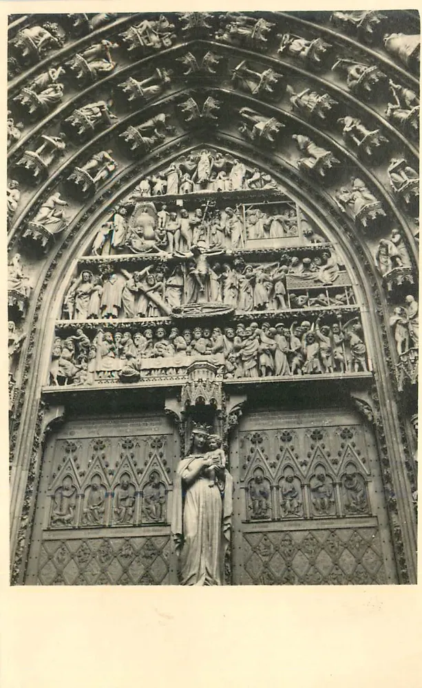 Portal da catedral — detalhes escultóricos — editor LEONAR, n° 88 - Frente