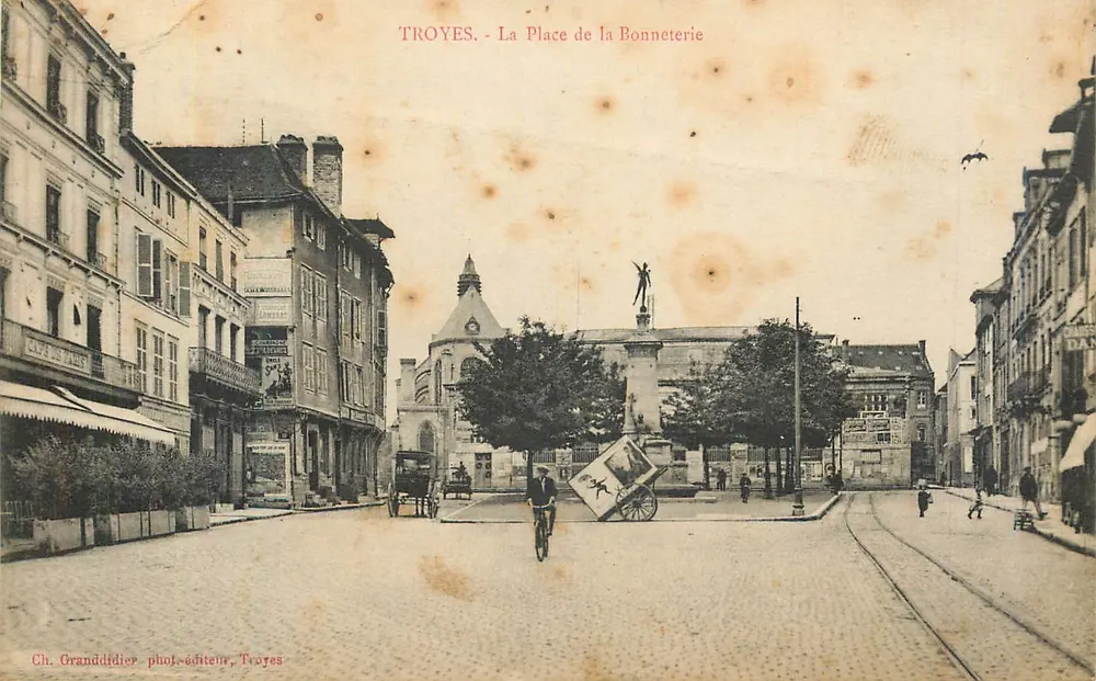 Troyes - La Place de la Bonneterie — éditeur Ch. Granddider, Troyes - Frente