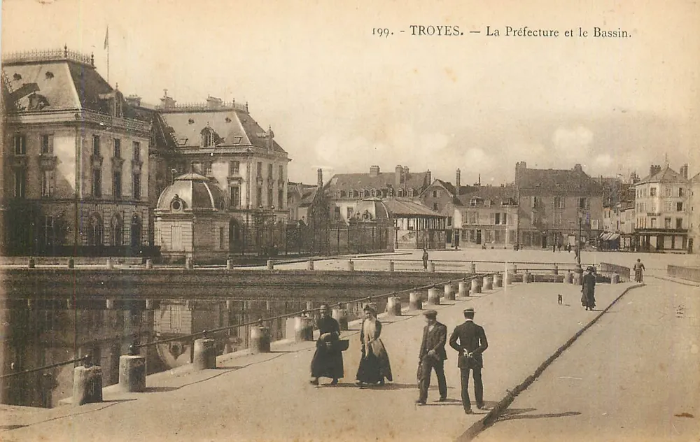 Troyes — La Prefectura y el Estanque — R. Mousse, editor, Troyes - Anverso