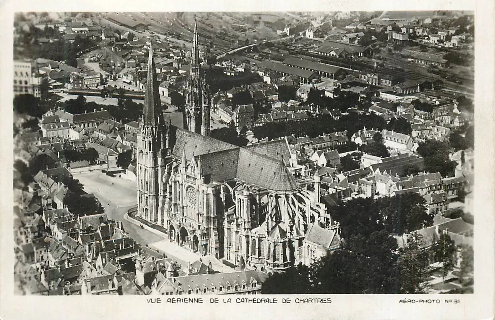 Vista aérea da catedral de Chartres — Aéro-Photo N°31 - Frente
