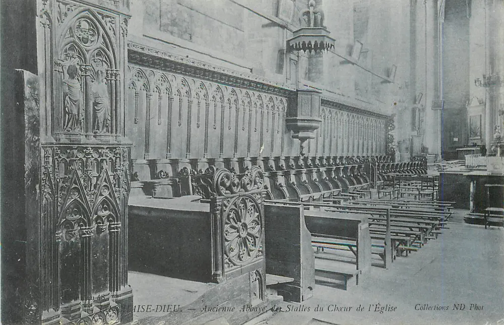 Laisse-Dieu — Alte Abtei, die Chorbanken der Kirche — ND Phot Collections - Vorderseite