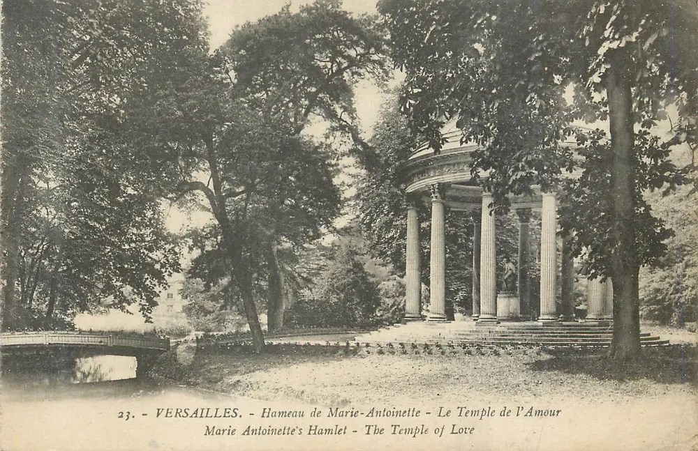 Versailles - Hameau von Marie-Antoinette - Der Tempel der Liebe - Vorderseite