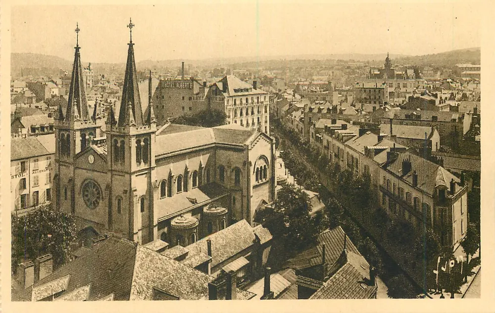 Vichy (Allier) — Vue générale et Église Saint-Louis — Éditions d'Art Yvon - Recto