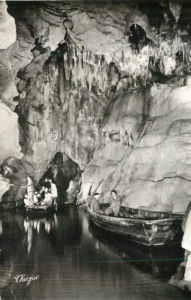 Grottes de Betharram — La Rivière souterraine au Palais des Fées — Théojac - Recto