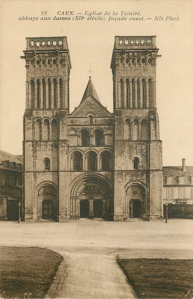 Caen — Kirche der Dreifaltigkeit, Damenabtei (12. Jahrhundert), Westfassade — ND. Phot. - Vorderseite