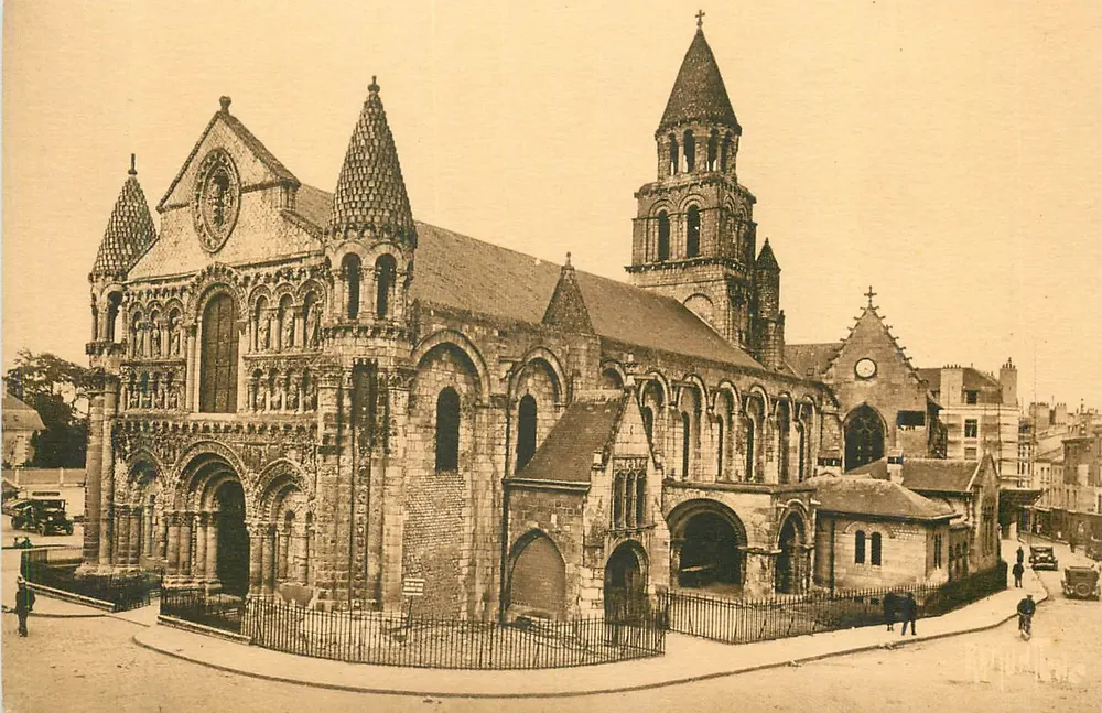 Poitiers — Notre-Dame-la-Grande (12. Jahrhundert) — Éditions Artistiques Raymond Bergevin - Vorderseite