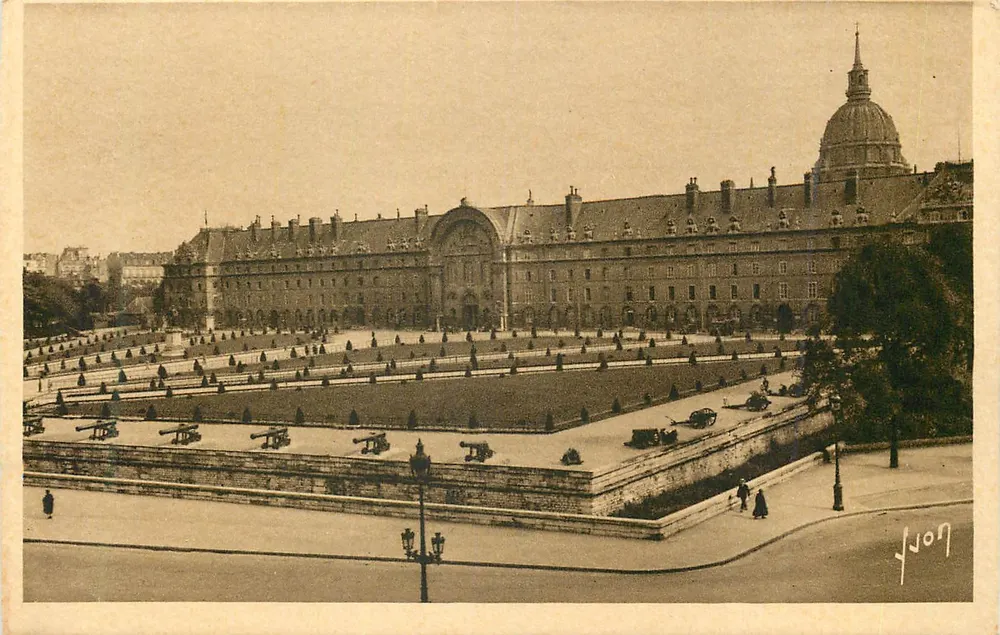 Paris — L'Hôtel des Invalides vu de l'Esplanade — Les Éditeurs d'Art VOGT, n° 301 - Recto