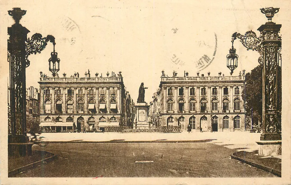 Nancy — Place Stanislas — Estátua de Stanislas — Editor A. Humblot e Cie, n°4 - Frente