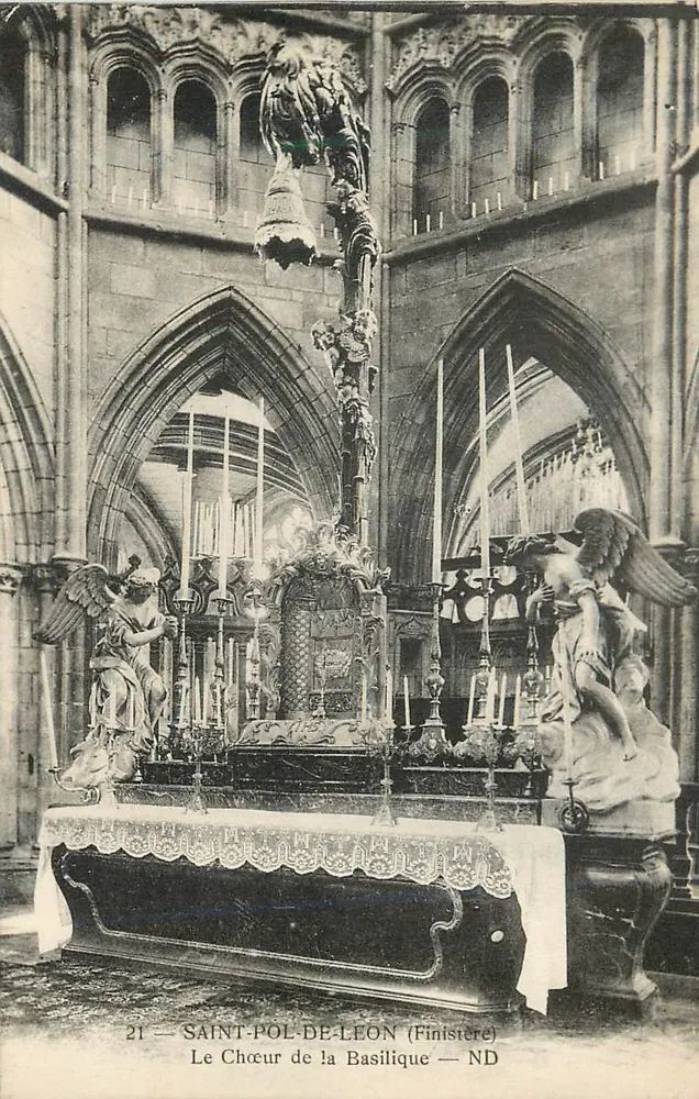 Saint-Pol-de-Léon (Finistère) — O Coro da Basílica — ND - Frente