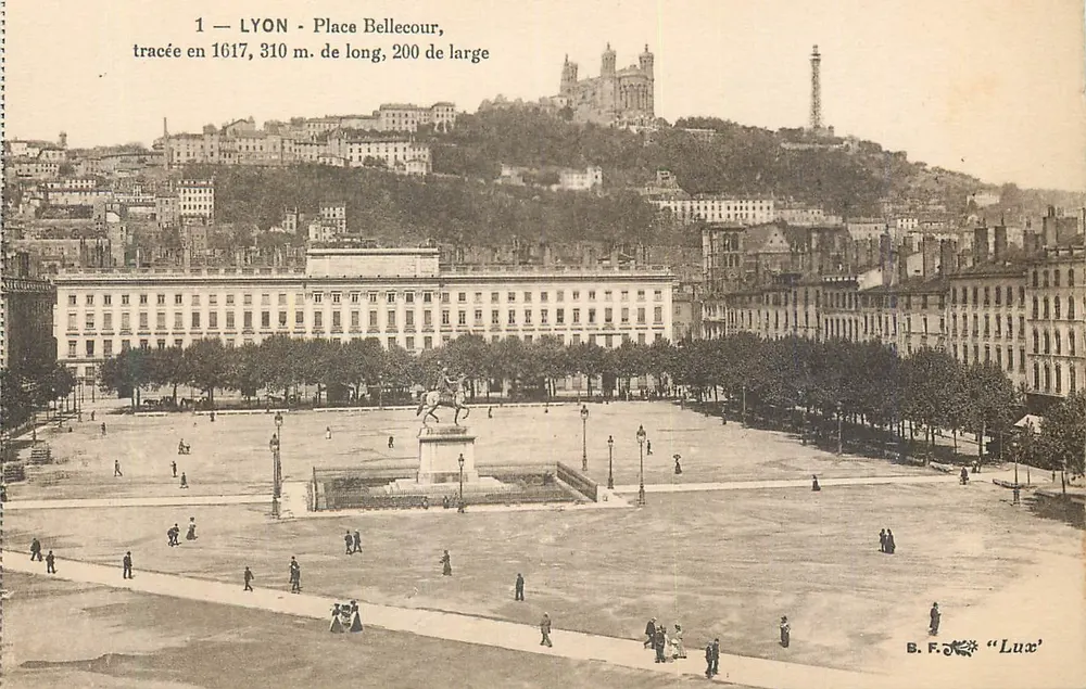 LYON - Place Bellecour — angelegt 1617, 310 m. lang, 200 m. breit — B. F. Lux - Vorderseite