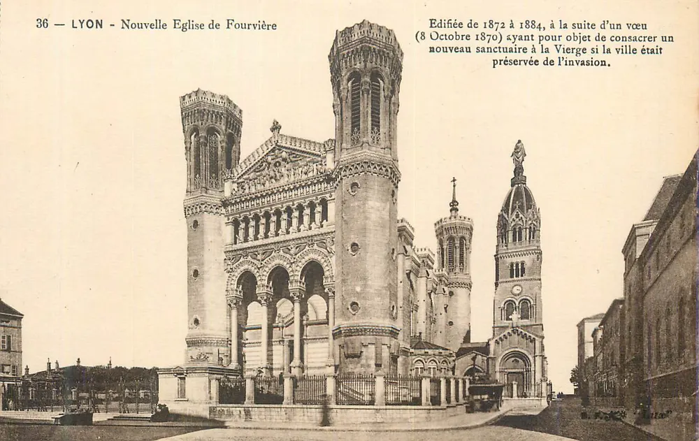 LYON - Neue Kirche Fourvière — Gebäude errichtet von 1872 bis 1884, Folge eines Gelübts von 1870 - Vorderseite