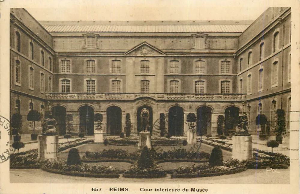 Reims — Pátio interno do Museu — Pol, n° 657 - Frente