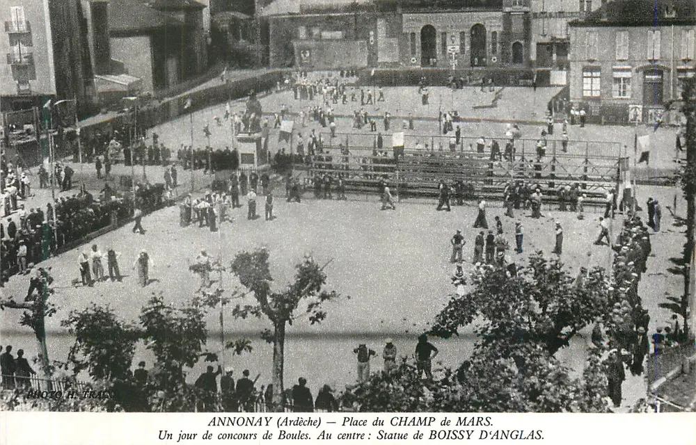 Annonay (Ardèche) — Place du Champ de Mars — Boules-Wettkampf, Statue von Boissy d'Anglas - Vorderseite