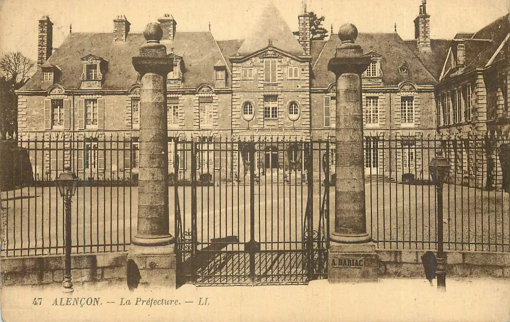 Alençon — A Prefeitura — A. Dariac, n°47 - Frente