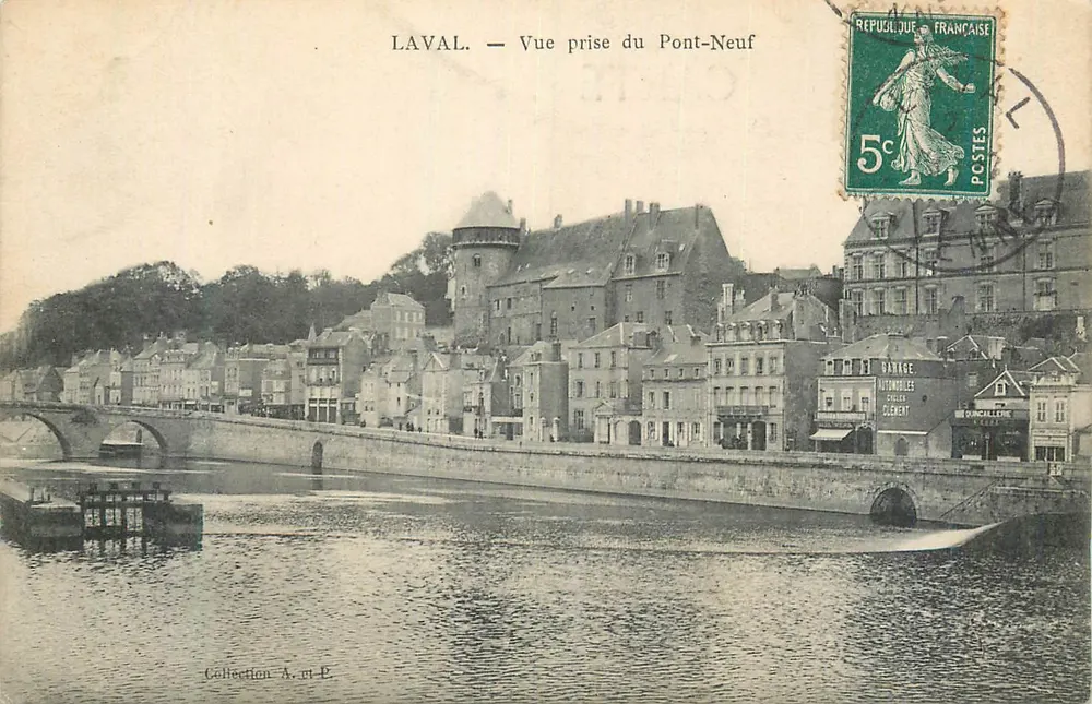 Laval — Vista tomada desde el Pont-Neuf — Colección A. y P. - Anverso