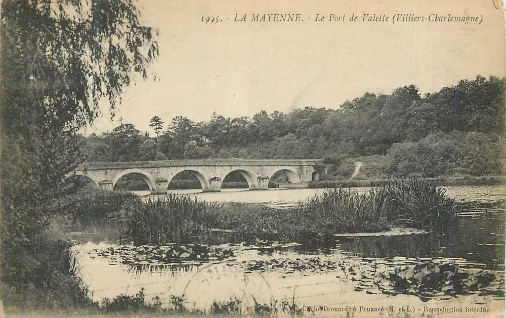 Der Hafen von Valette (Villiers-Charlemagne) — Brücke über die Mayenne — Verleger: Crèche Dronard in Pouancé (M. et L.) - Vorderseite