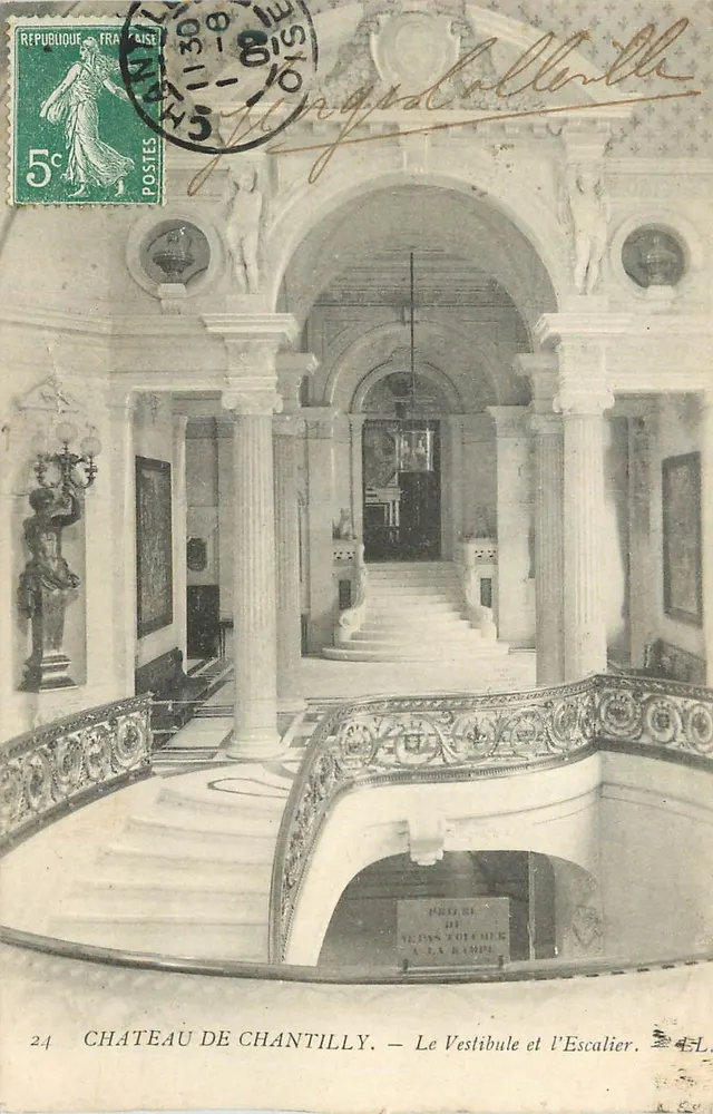 Château de Chantilly — Le Vestibule et l'Escalier — Éditeur : Larimerie Nouvelle Photographique, Paris — N° 24 - Recto