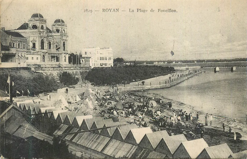 Royan — A Praia de Foncillon — Impr. A.D.L.A. NICE, n°2829 - Frente