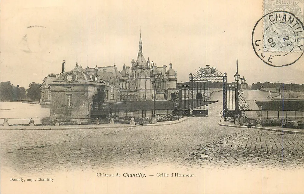 Castelo de Chantilly — Grade de Honra — Dambly, imp., Chantilly - Frente