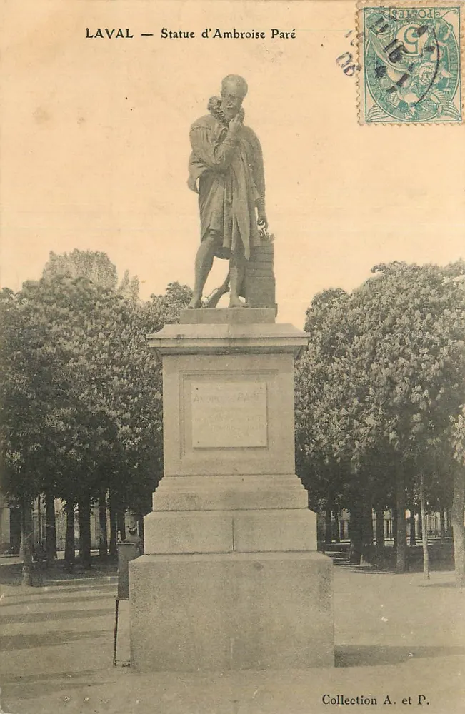 Laval — Estátua de Ambroise Paré — Coleção A. e P. - Frente