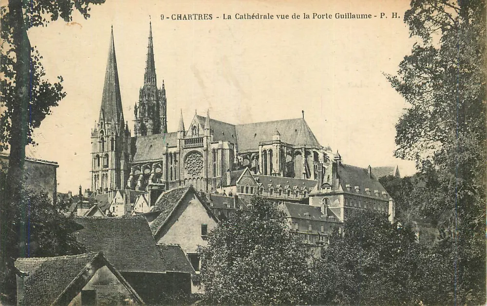 Chartres - Die Kathedrale von der Porte Guillaume aus gesehen - P. H. - Vorderseite