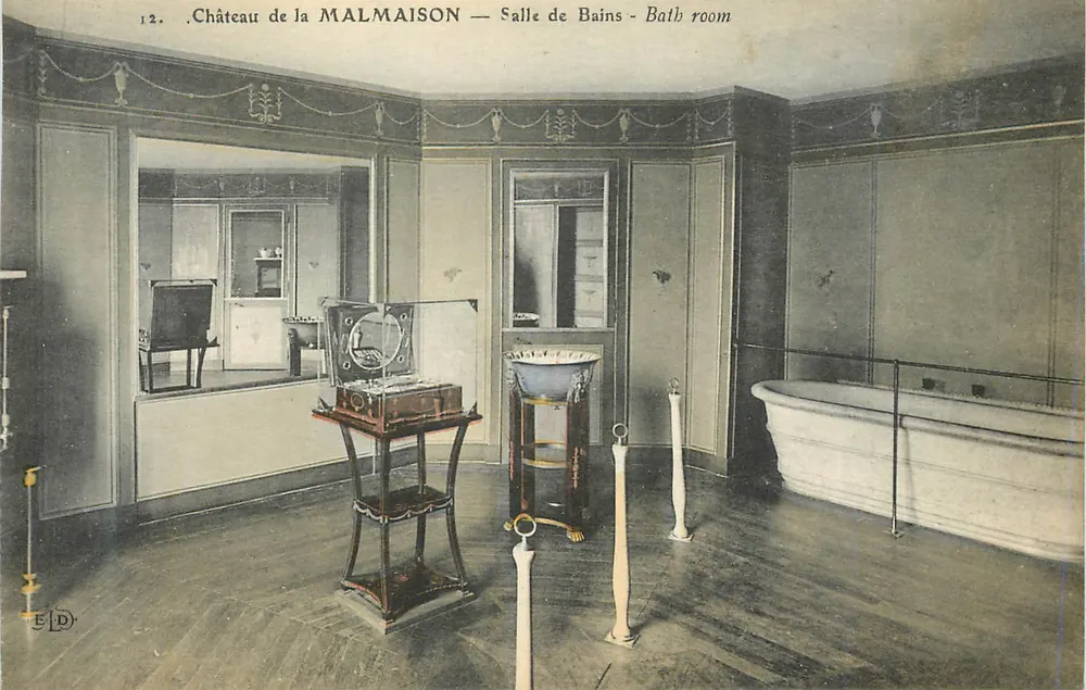 Castelo de Malmaison — Sala de Banho — Bath room - Frente