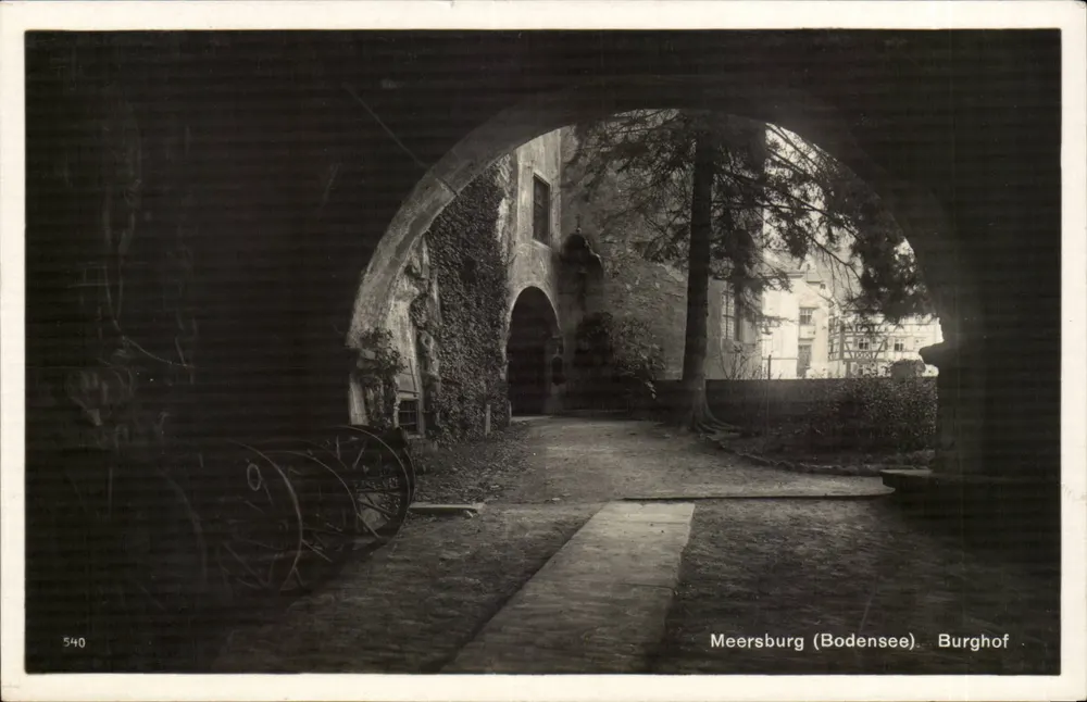 Meersburg (Bodensee) — Burghof — Verlag Emil Hartmann, Mannheim, Seriennummer 540 - Vorderseite