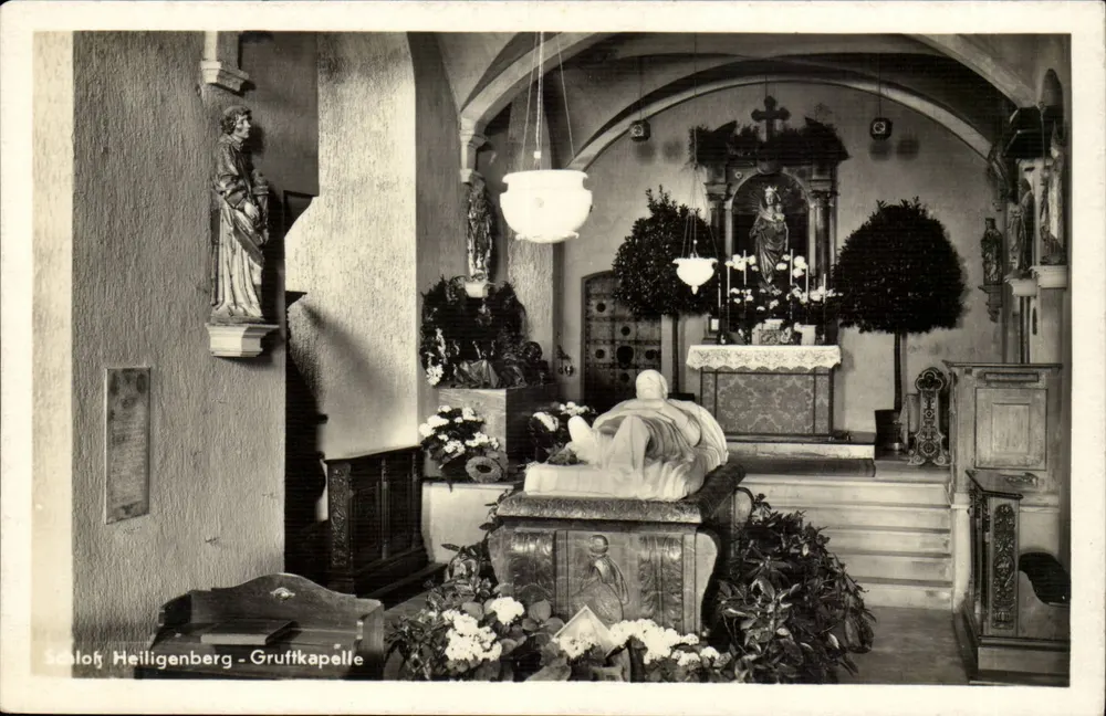 Schloß Heiligenberg - Grufikapelle — intérieur de chapelle funéraire — Schloß Heiligenberg, Rittersaal - Recto