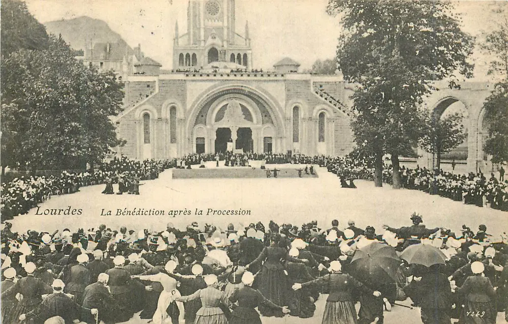 Lourdes — A Bênção após a Procissão — Editor não identificado, n° de série 1249 - Frente