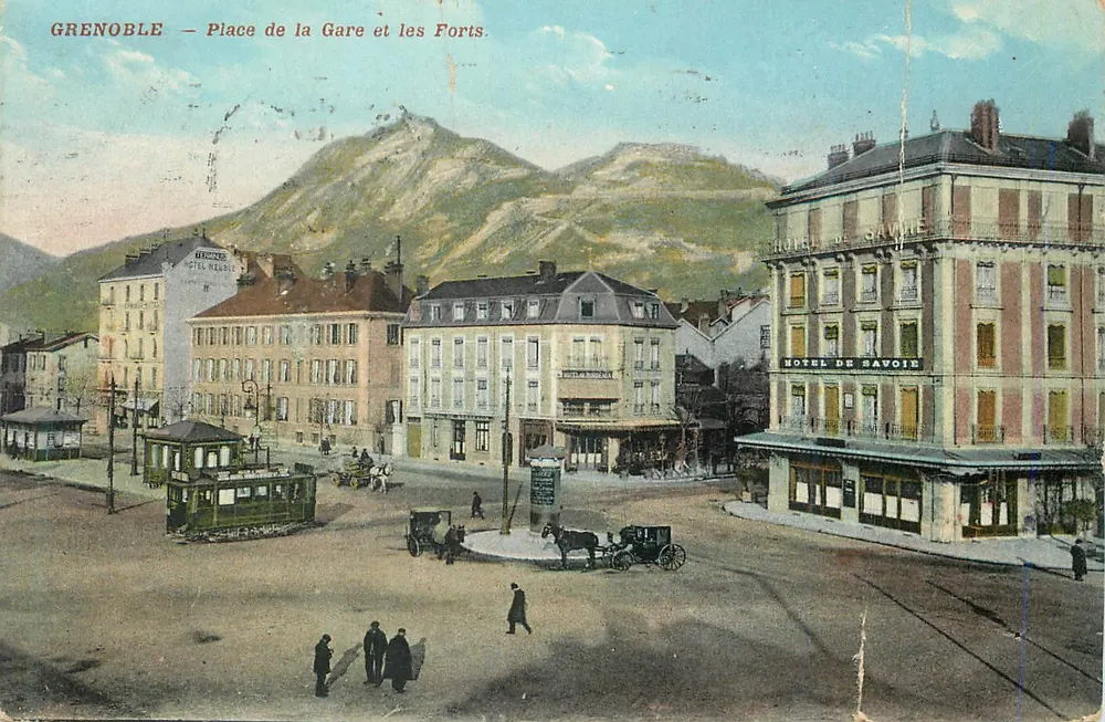 Grenoble — Place de la Gare et les Forts. — P. Gaude, phot.-édit., Grenoble - Frente