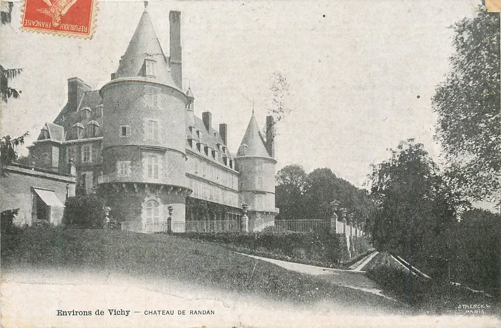 Arredores de Vichy — Castelo de Randan — Staerck, Paris - Frente