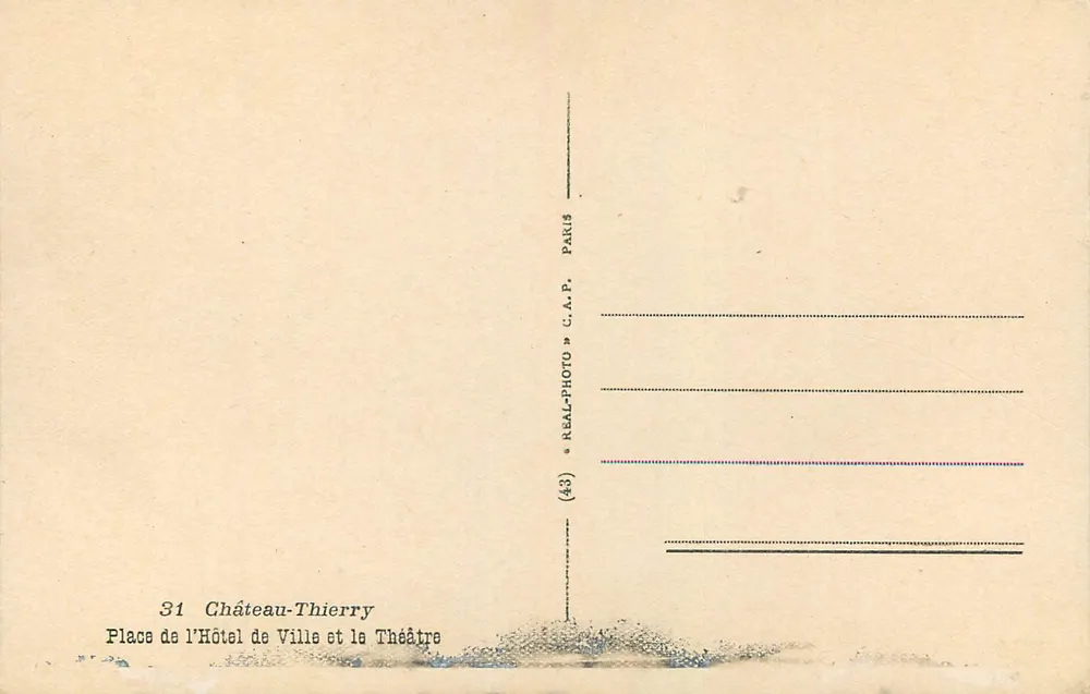 Château-Thierry — Platz des Rathauses und des Theaters — REAL-PHOTO C.A.P. Paris - Rückseite