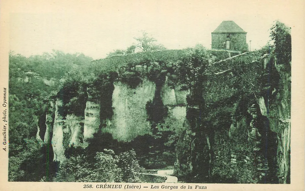Crémieu (Isère) — De Gorges de la Fuza — A. Gauthier, foto Oyonnax, n° 258 - Voorkant