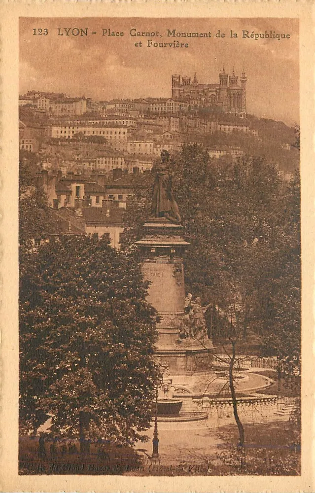LYON — Place Carnot, Monument de la République et Fourvière - Recto