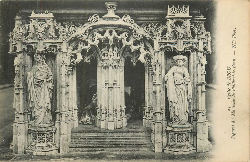 Église de Philibert-le-Beau — Figures du Mausolée — Phot. Brou - Recto