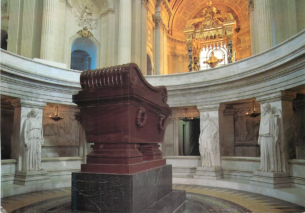 Túmulo de Napoleão — Hotel dos Inválidos, museu do Exército — Foto RMN, Paris 2004 - Frente