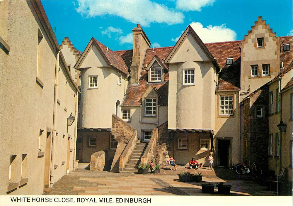 White Horse Close, Royal Mile, Edinburgh — street view — Colourmaster International, series EDI 951 - Front