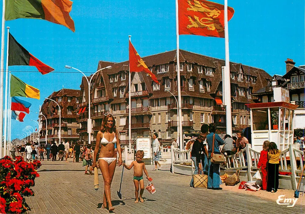 Trouville (Calvados) — Les résidences du front de mer — Éditions Normandes LE GOUBEY - Recto