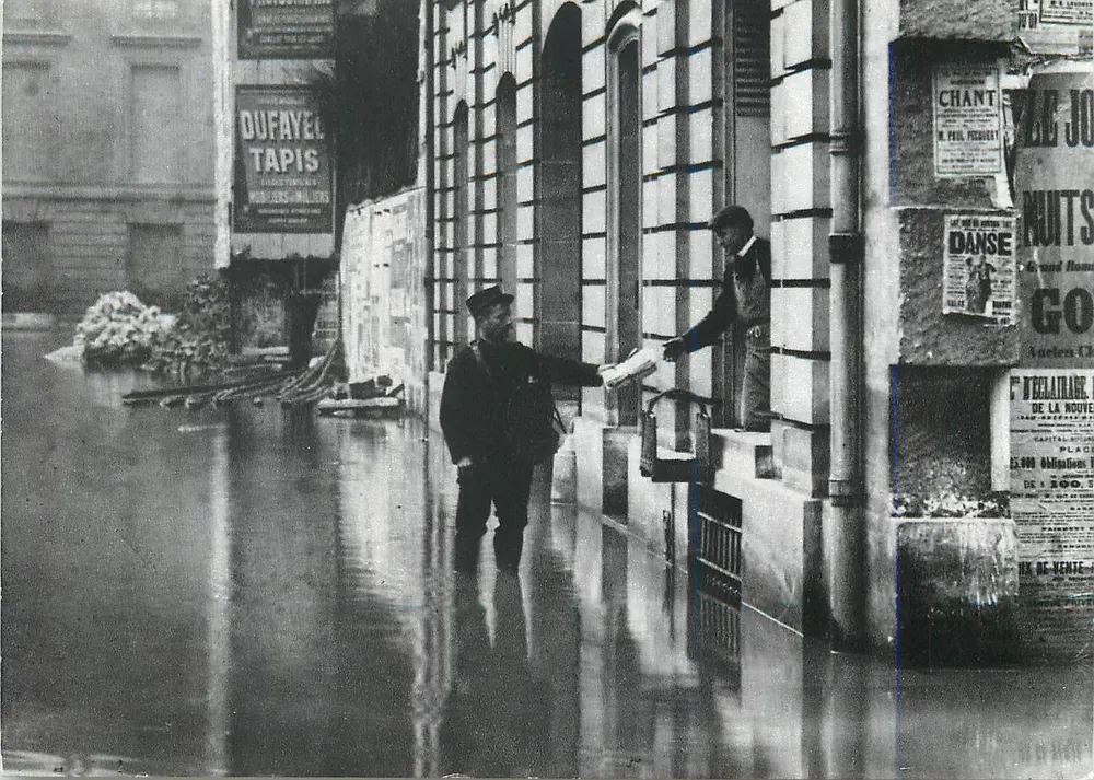 Paris 1900 — Die Überschwemmungen von 1910: Die Tour des Postboten — Éditions CHANTAL, Paris - Vorderseite