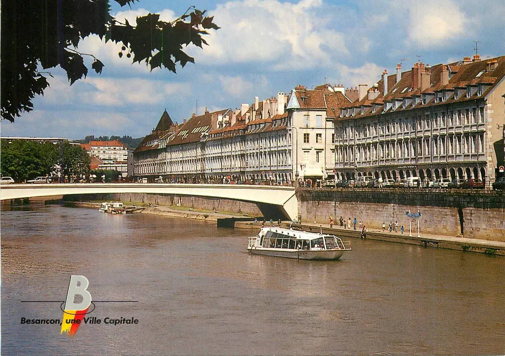 Besançon, uma Cidade Capital — vista do cais e do ponte sobre o Doubs — editor 'Imagens da França-Comtado' - Frente