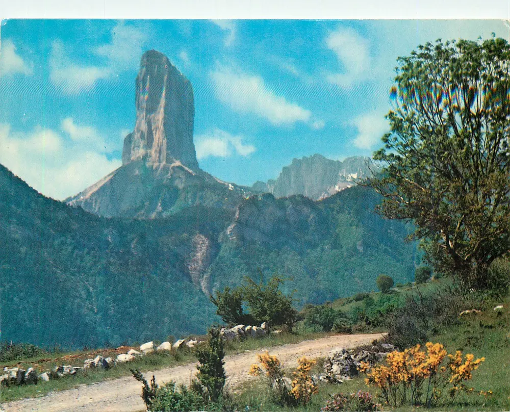 Mont Aiguille — altitude 2097 m — Edições Grenoble SPADEM, n° 38 AL 4 - Frente