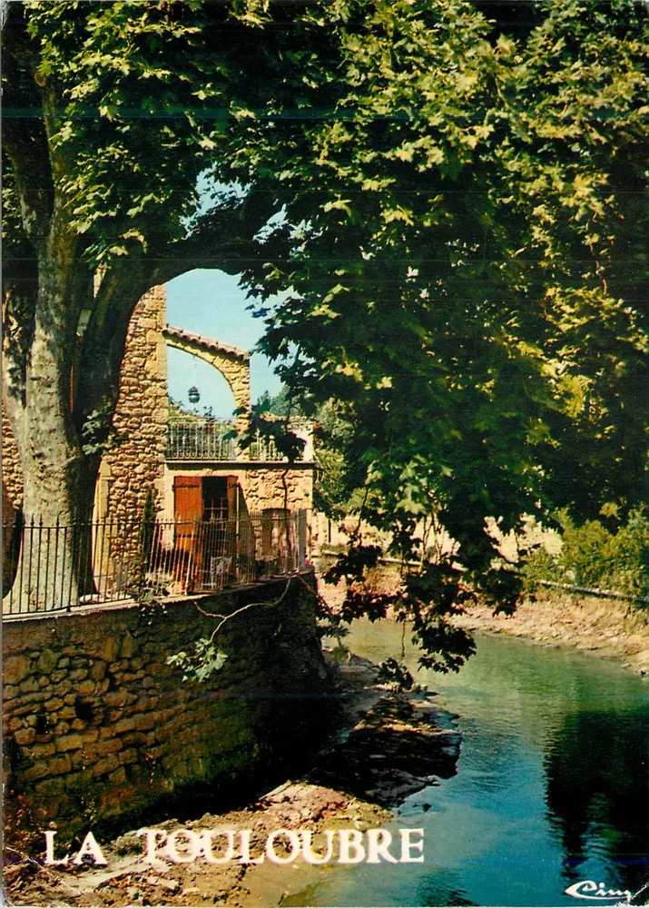 La Touloubre — Uitzicht op het dorp dat langs het waterloop ligt — uitgever Cing - Voorkant