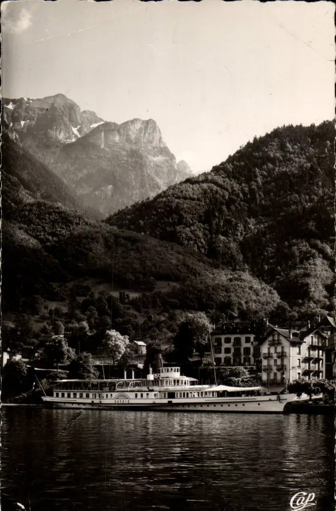 Bâtie — bateau à vapeur sur lac entouré de montagnes — éditeur C.A.P. - Frente